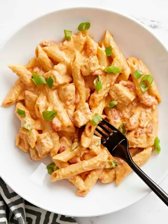 Buffalo Chicken Thigh Pasta