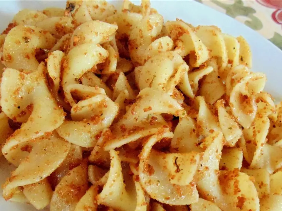 Buttered Noodles with Toasted Breadcrumbs