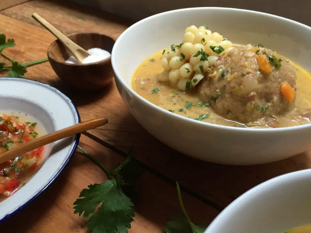 Caldo de bolas de verde