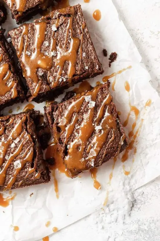 Caramel Drizzled Powdered Sugar Brownies