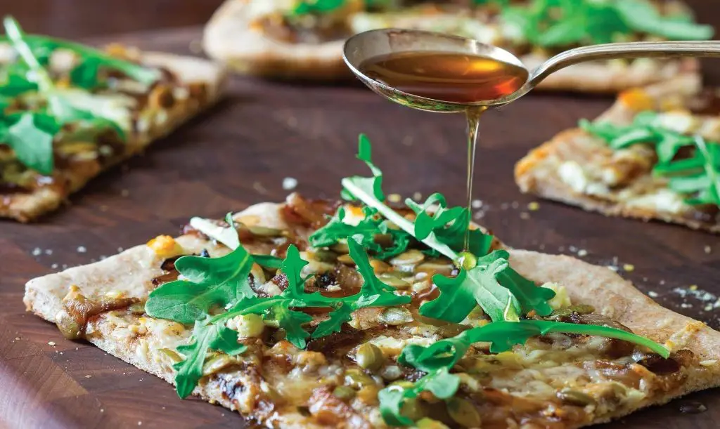 Caramelized Onion and Arugula Pizza