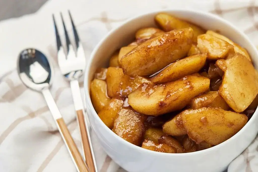 Chai Spiced Baked Apples