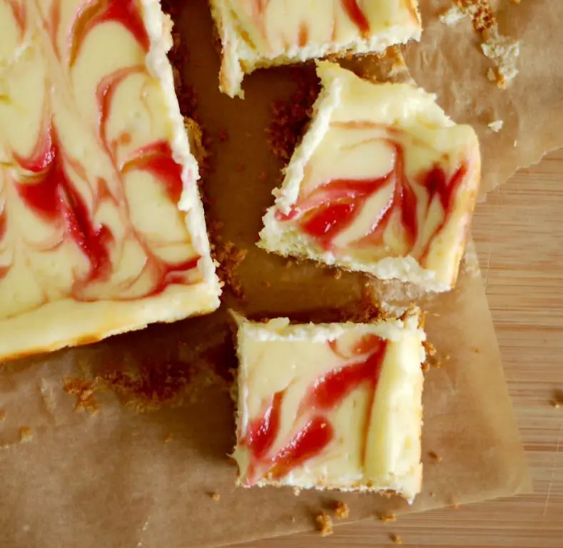 Cheesecake Swirl Rhubarb Bars