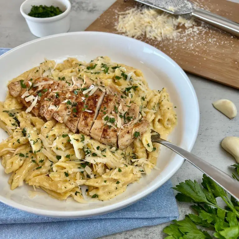 Cheesy Alfredo Pasta with Grilled Chicken