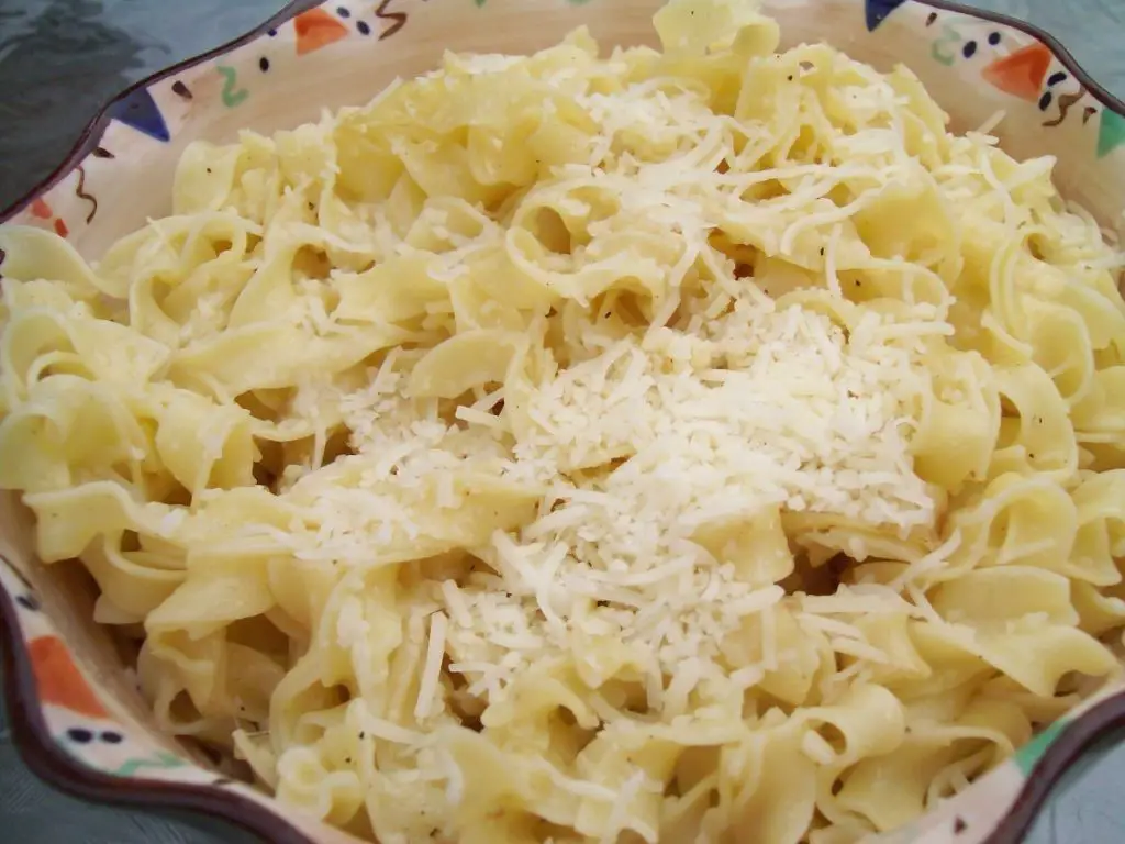 Cheesy Buttered Noodles with Cheddar