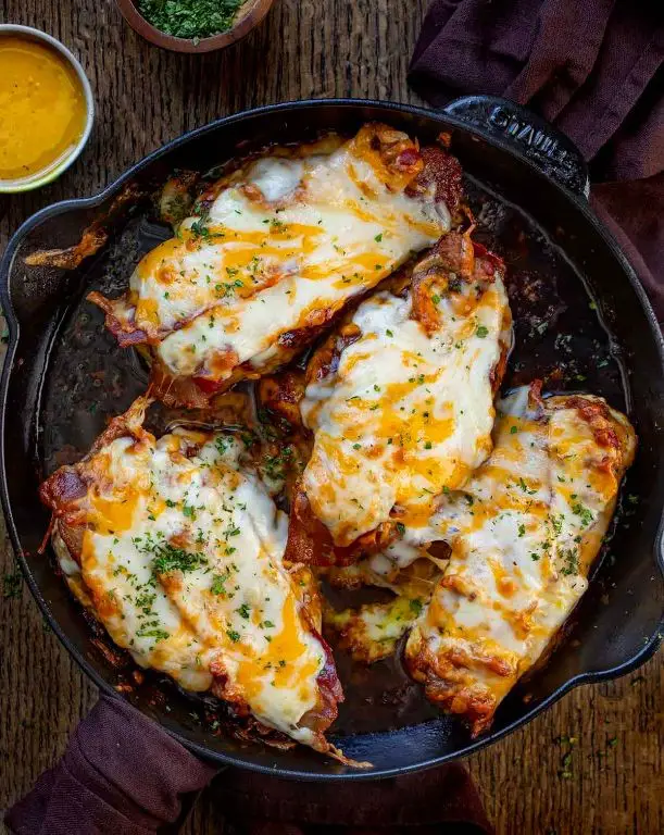 Cheesy Chicken Gravy with Bacon