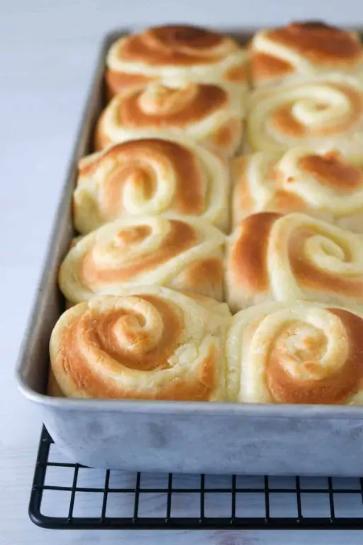 Cheesy Custard Buns with a Savory Edge