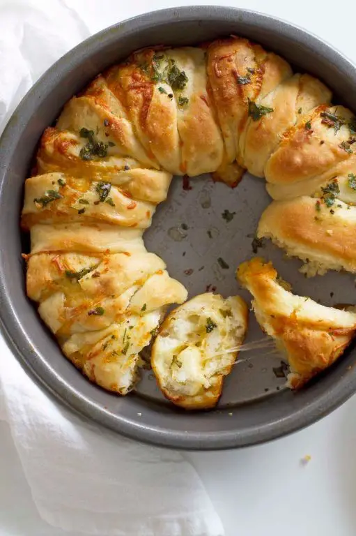 Cheesy Garlic Herb Pull-Apart Bread