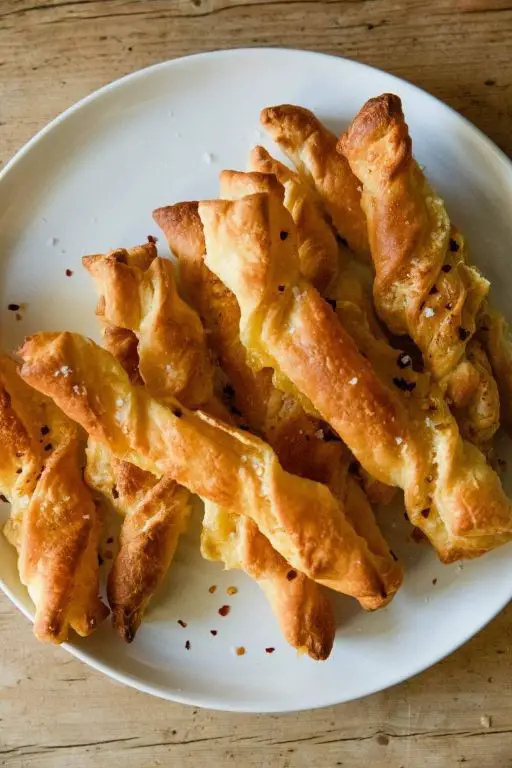 Cheesy Garlic Puff Pastry Sticks