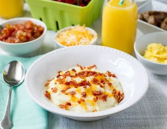 Cheesy Grits with Bacon Bits