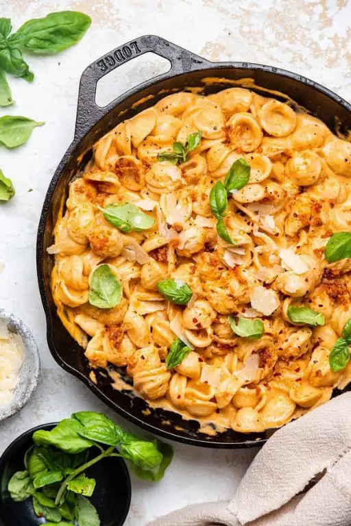 Cheesy Pesto Pasta with Sun-Dried Tomatoes
