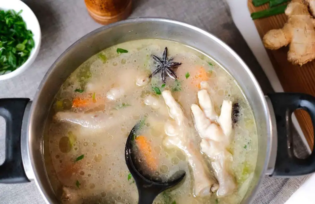 Chicken Feet Soup with Ginger and Salt