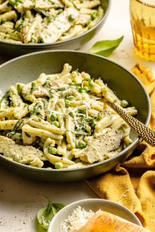Chicken Linguine with Creamy Pesto Sauce