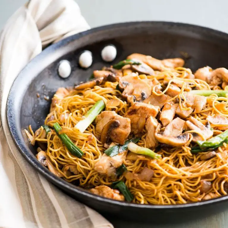 Chicken and Mushroom Chow Mein