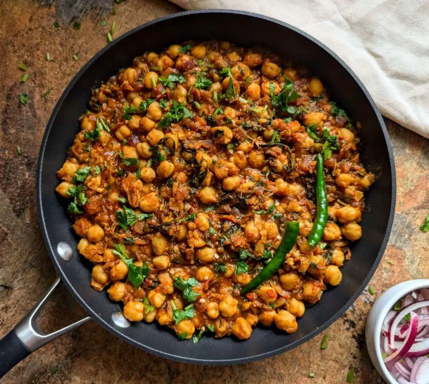 Chickpea and Fenugreek Leaf Curry