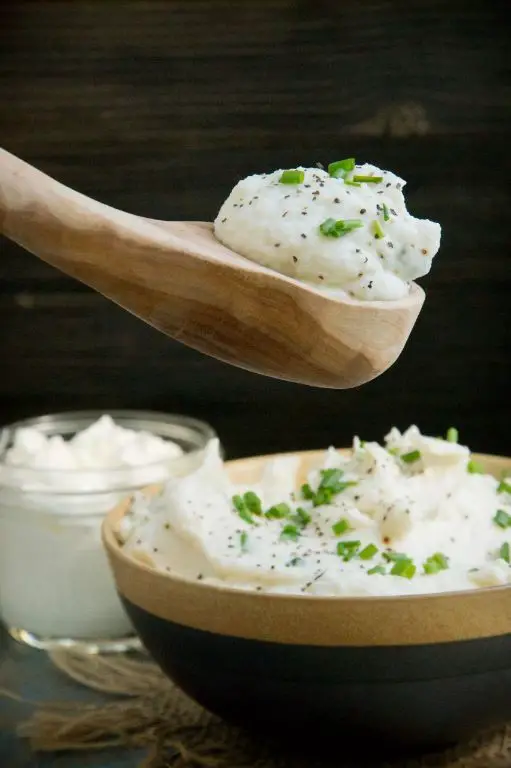 Chive and Sour Cream Mashed Cauliflower