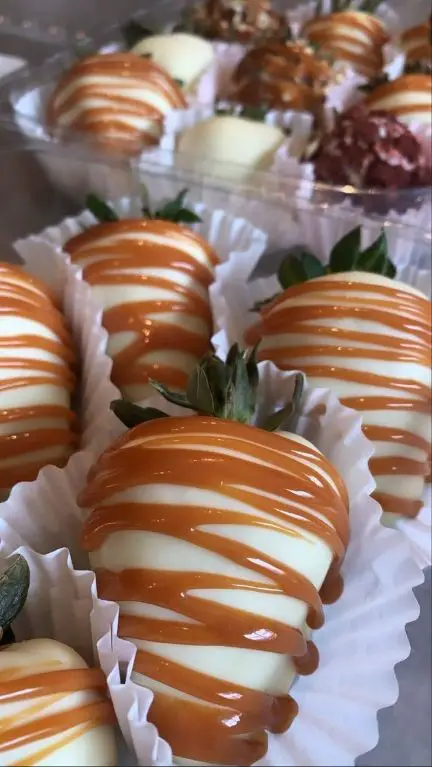 Chocolate Covered Strawberries with Drizzled Caramel