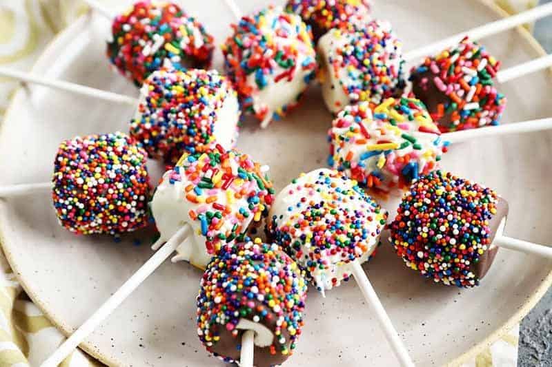 Chocolate-Dipped Marshmallow Pops