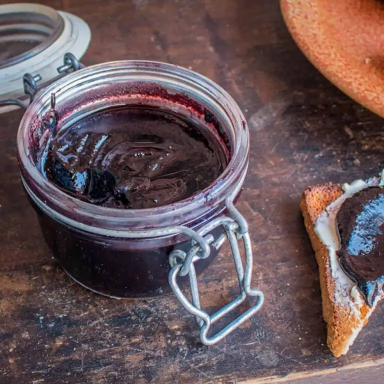Chokeberry Jam with Cinnamon