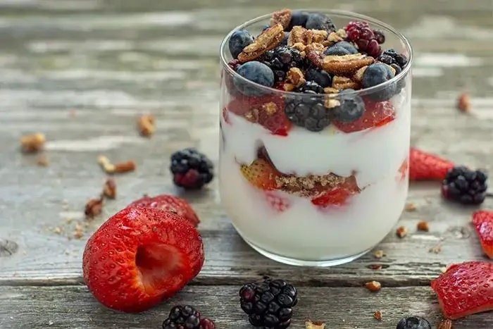 Chokeberry and Yogurt Parfait