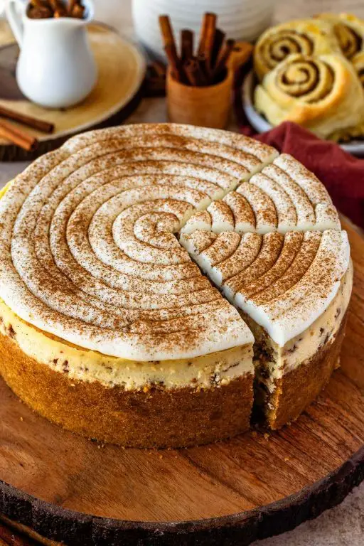 Cinnamon Roll Cheesecake