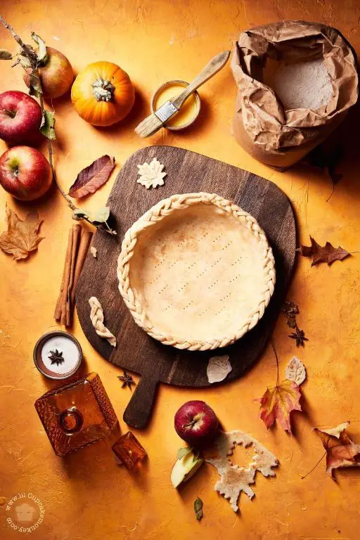 Classic Apple Pie with Cinnamon Crust