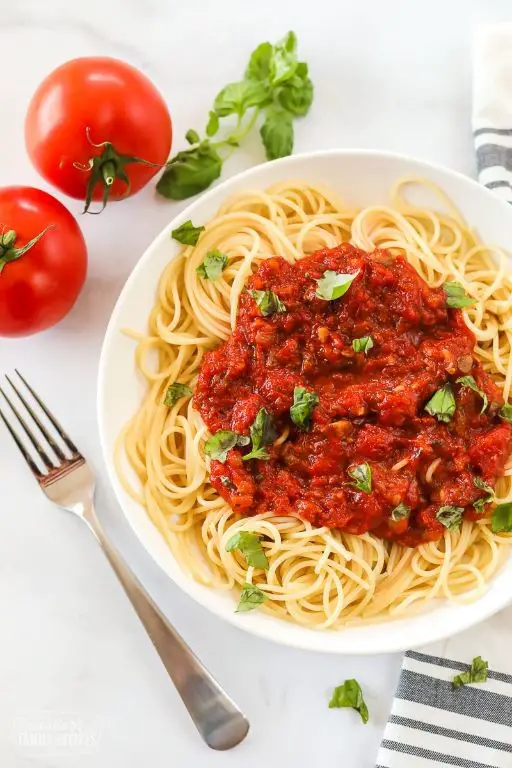 Classic Homemade Spaghetti with Fresh Tomato Sauce