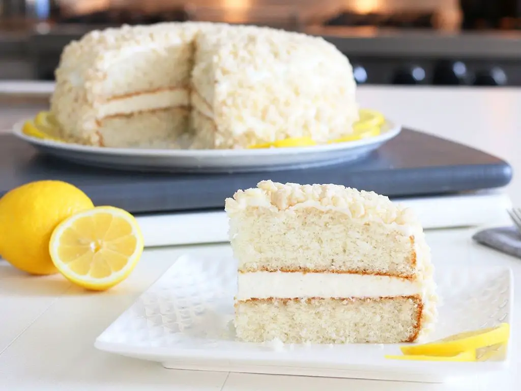 Classic Olive Garden Lemon Cream Cake