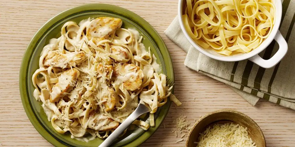 Classic Ragu Alfredo Fettuccine