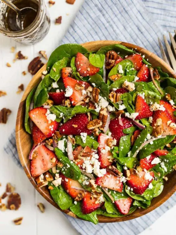 Classic Spinach and Strawberry Salad