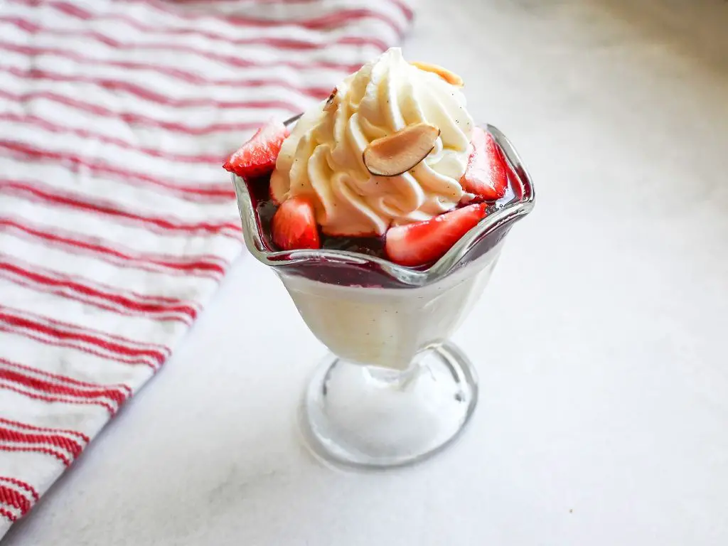 Classic Vanilla Bean Sundae