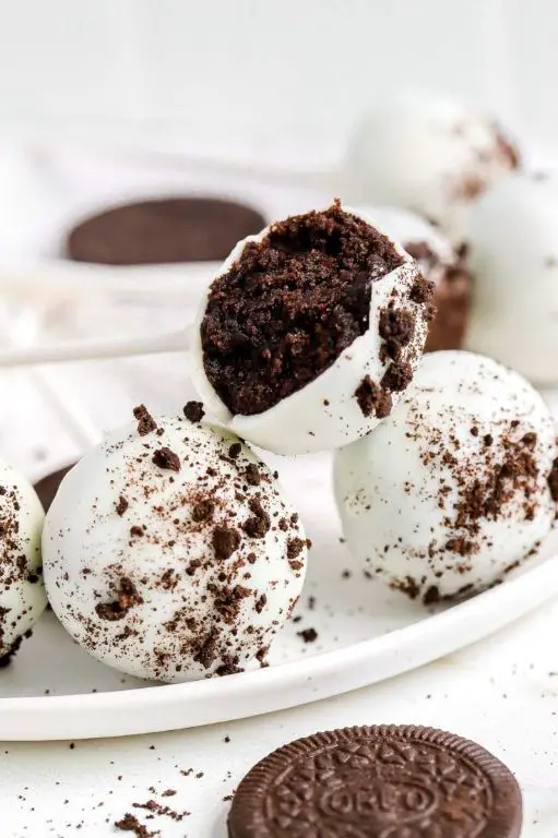 Cookies and Cream Cake Pops