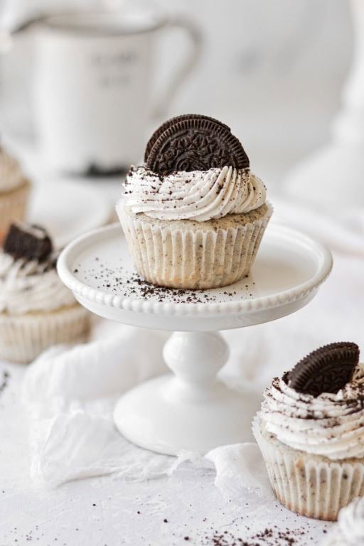Cookies and Cream Oreo Cupcakes with Vanilla Frosting