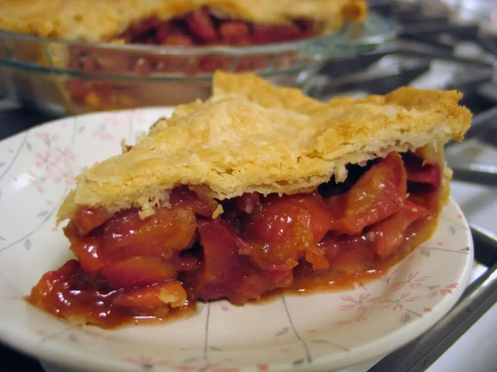 Crabapple Pie with Cinnamon