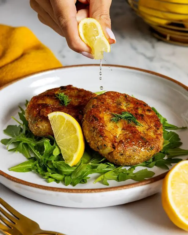 Crawfish Cakes with Lemon Aioli