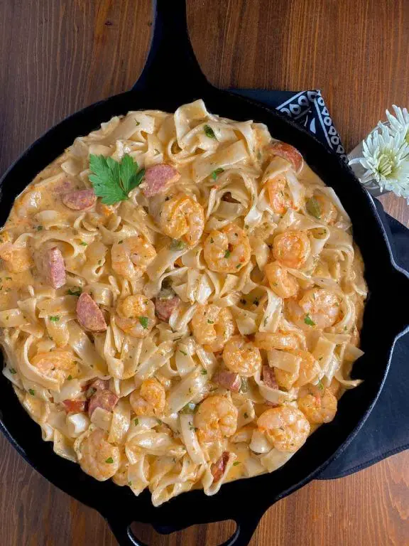 Creamy Alfredo Shrimp and Sausage Pasta
