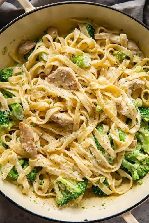Creamy Broccoli and Chicken Alfredo