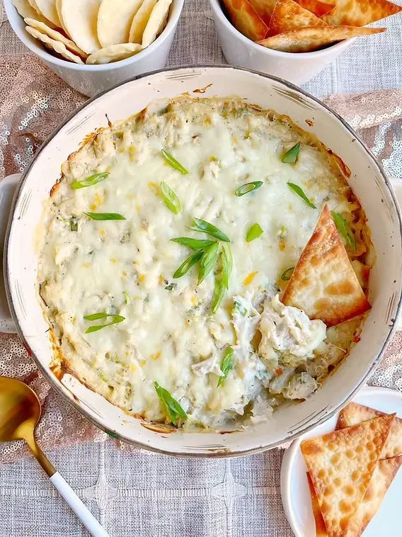 Creamy Crab Rangoon Bread Bowl Dip