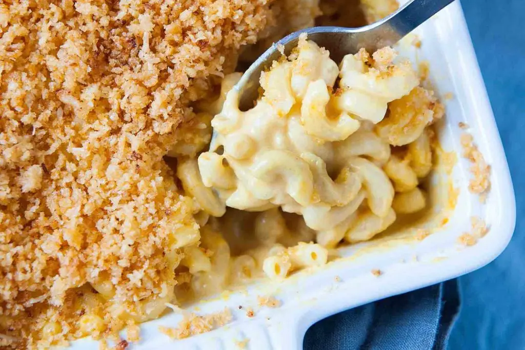 Creamy Mac and Cheese with Breadcrumbs
