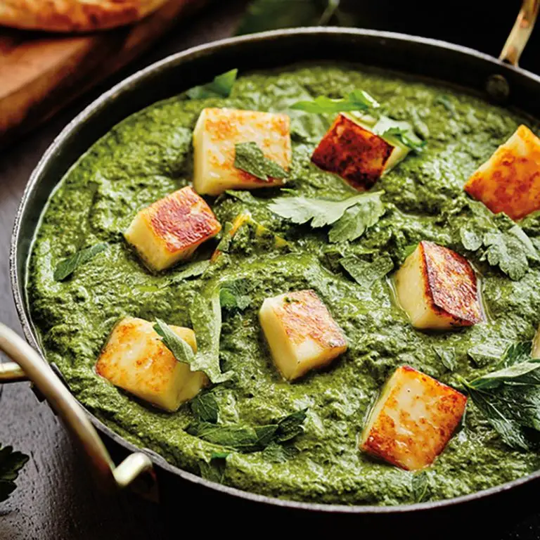 Creamy Palak Paneer with Garlic Naan