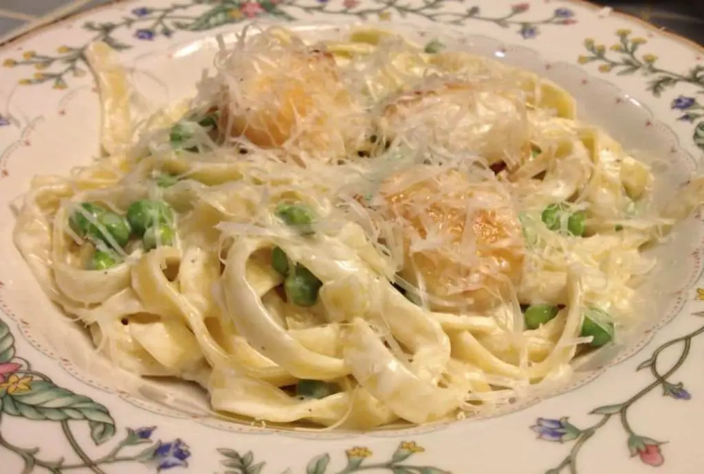 Creamy Parmesan Scallop Fettuccine