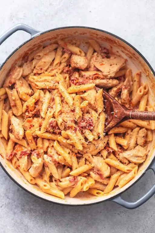 Creamy Sun-Dried Tomato Chicken and Penne Pasta