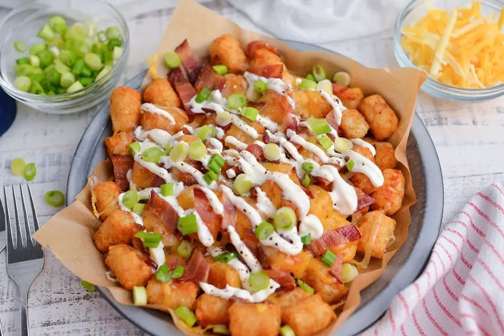 Crispy Potato Tots with Cheese Dip