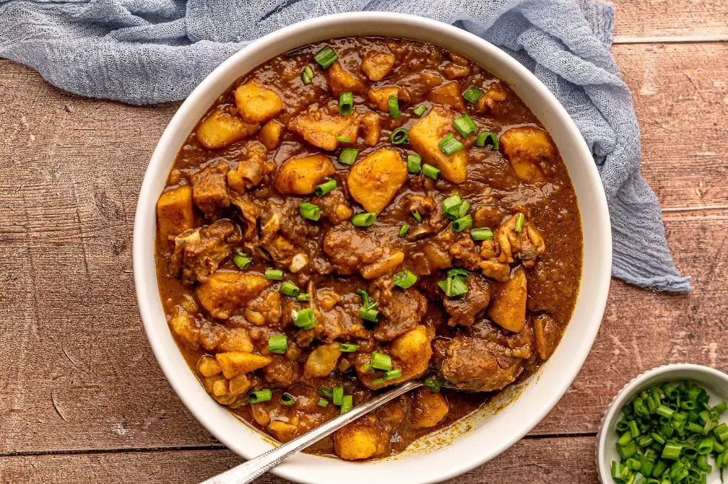 Crockpot Goat Curry with Potatoes