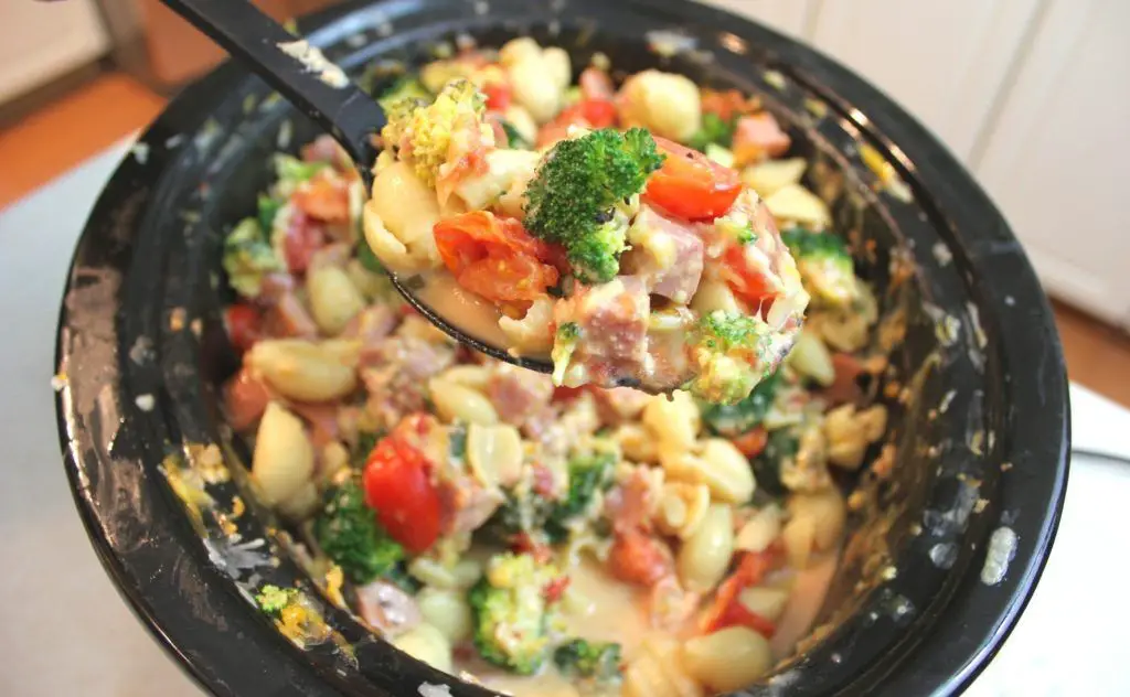 Crockpot Sausage and Broccoli Alfredo