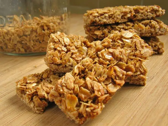Crunchy Homemade Granola Bars