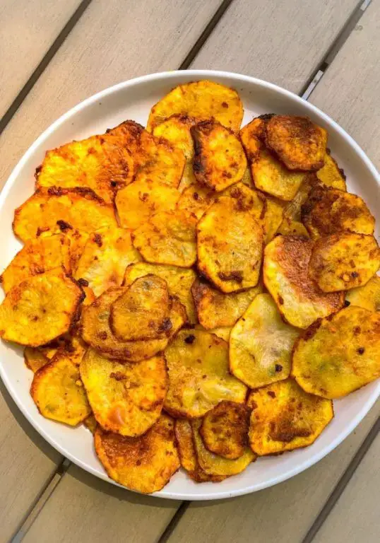 Curry-Spiced Rye Chips with Turmeric