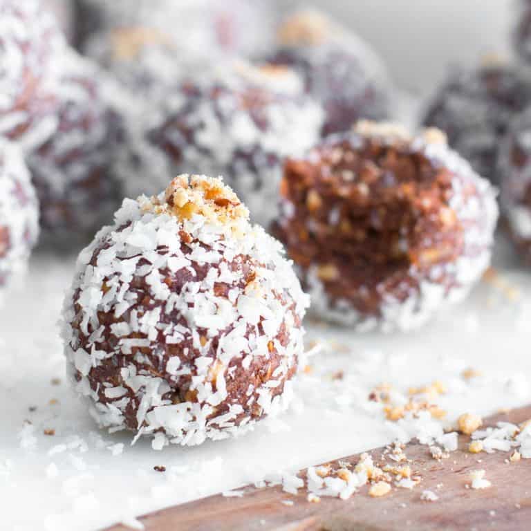 Date and Almond Energy Bites