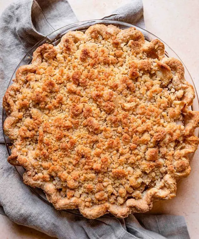 Dutch Apple Pie with Fresh Apples and Streusel Topping