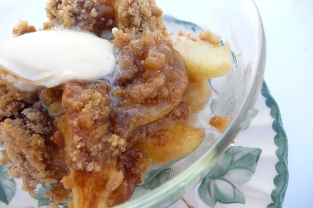 Easy Apple Crisp with Cinnamon Streusel